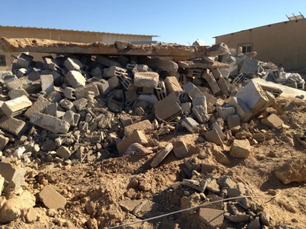 هدم منزل في قرية أبو قويدر البدوية وتهديد بهدم المسجد